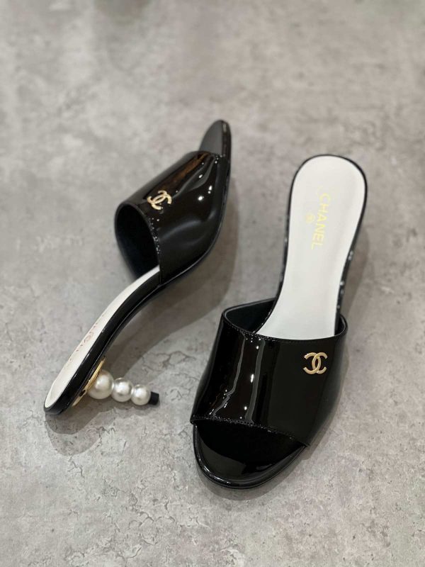 Chanel 2023 Interlocking CC Logo Pearl Slides