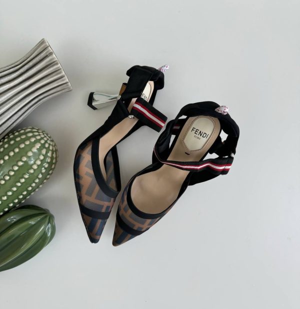 Fendi pumps heels pointed-toe shoes