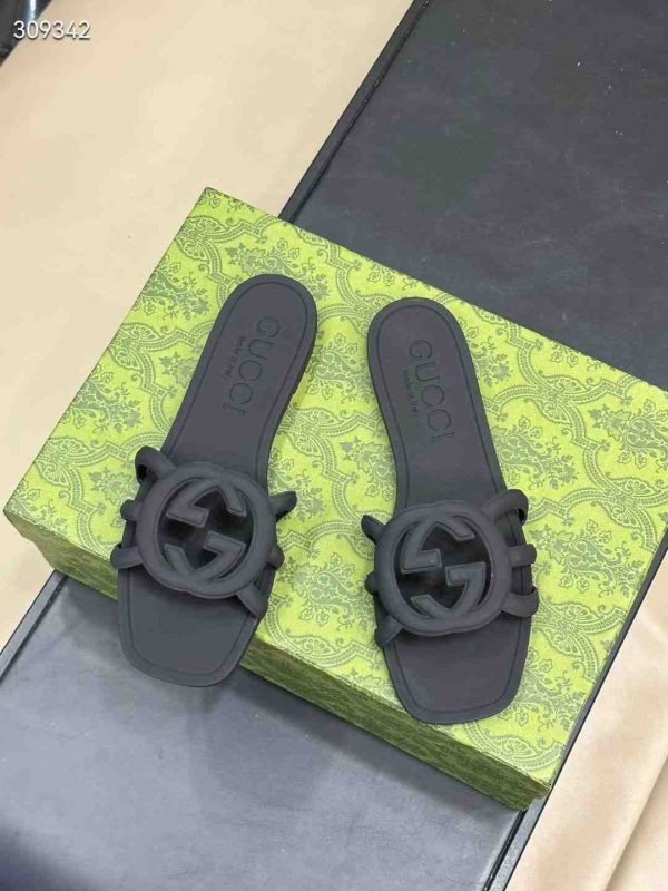 Designer Interlocking GG Gucci Rubber Sandals - Image 4