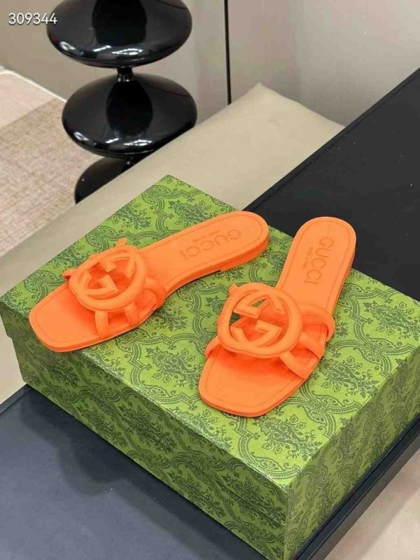 Designer Interlocking GG Gucci Rubber Sandals - Image 5