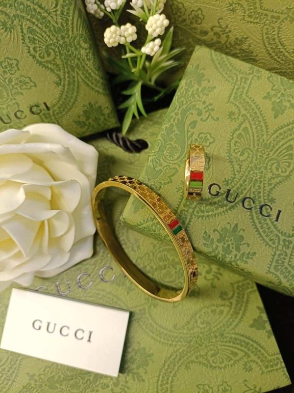 Stylish Gold Gucci Bracelet For Women