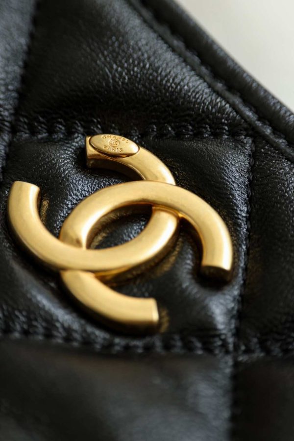 Chanel Lambskin Quilted CC Links Hobo Black - Image 8