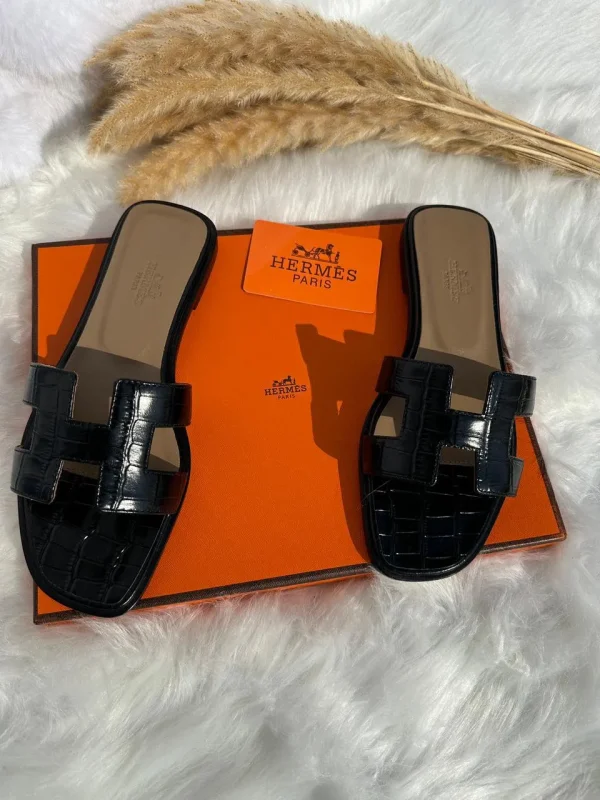 Hermes Oran Sandal In Crocodile Leather - Image 6