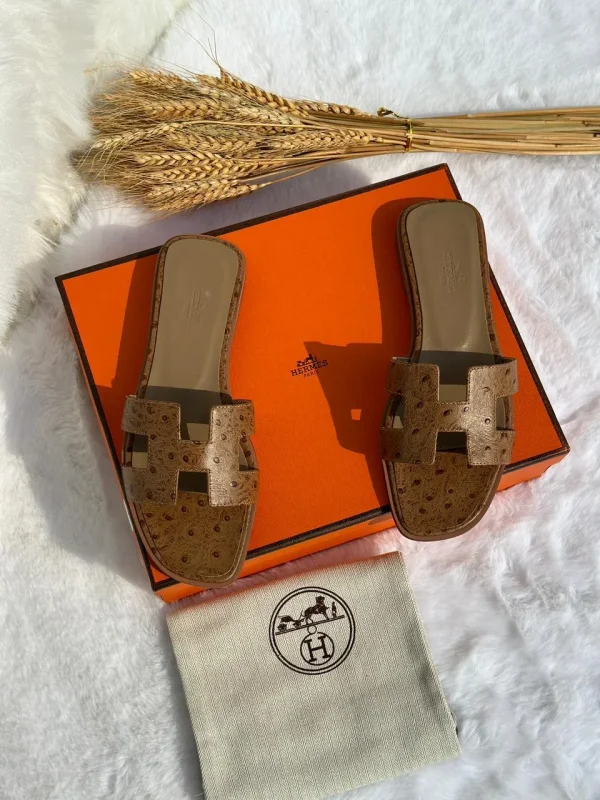 Hermes Oran Sandal In Crocodile Leather - Image 14