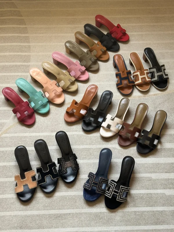 Women's Hermes Oasis sandal In Calfskin - Image 2