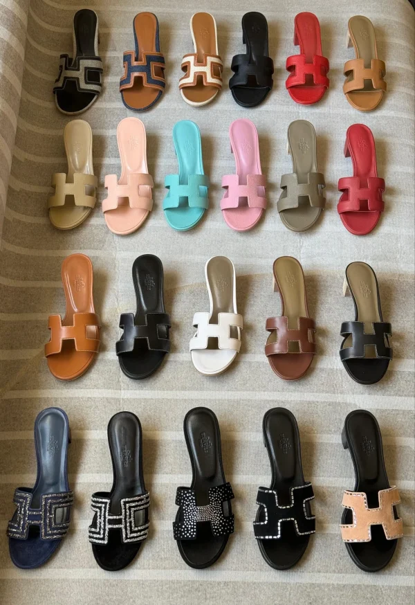 Women's Hermes Oasis sandal In Calfskin