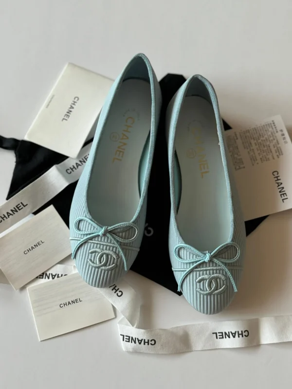 Chanel 21s Tweed Ballerina Flats - Image 5