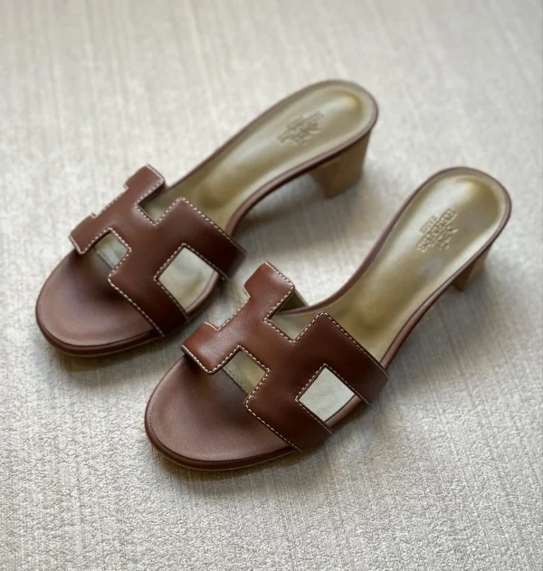 Women's Hermes Oasis sandal In Calfskin - Image 6