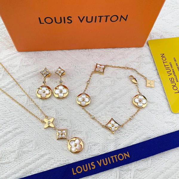 Louis Vuitton Three Pendents Necklace