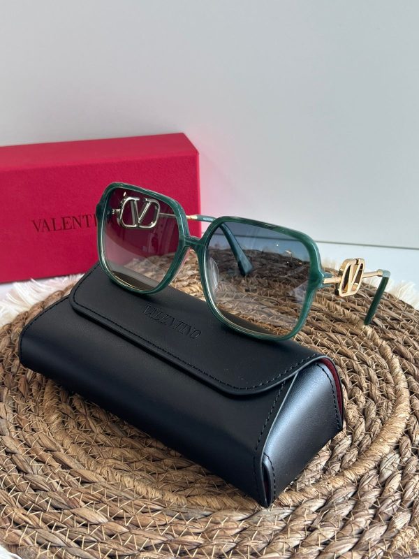 Valentino Eyewear Oversized Square Frame Sunglasses - Image 2