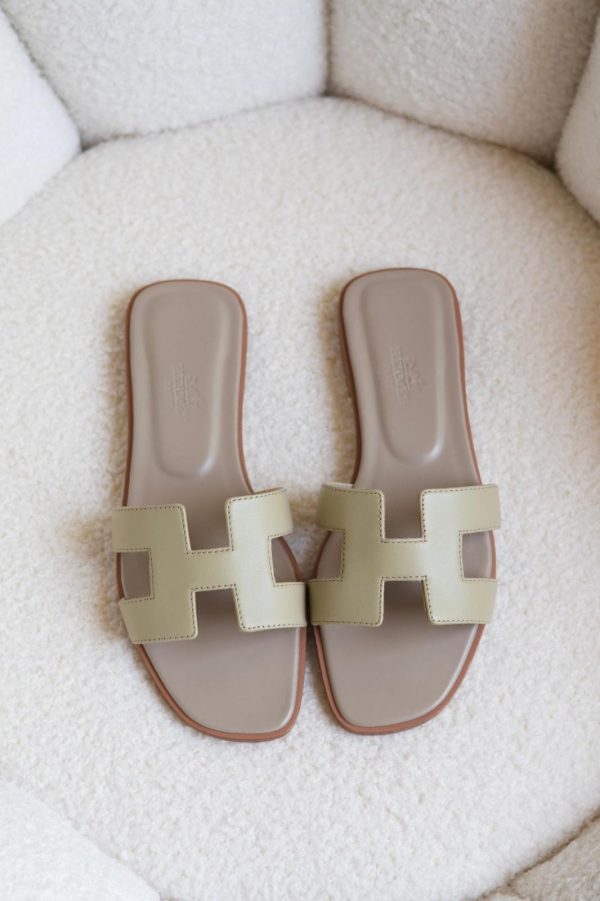 Hermes Oran Sandals Shiny Calfskin - Image 3
