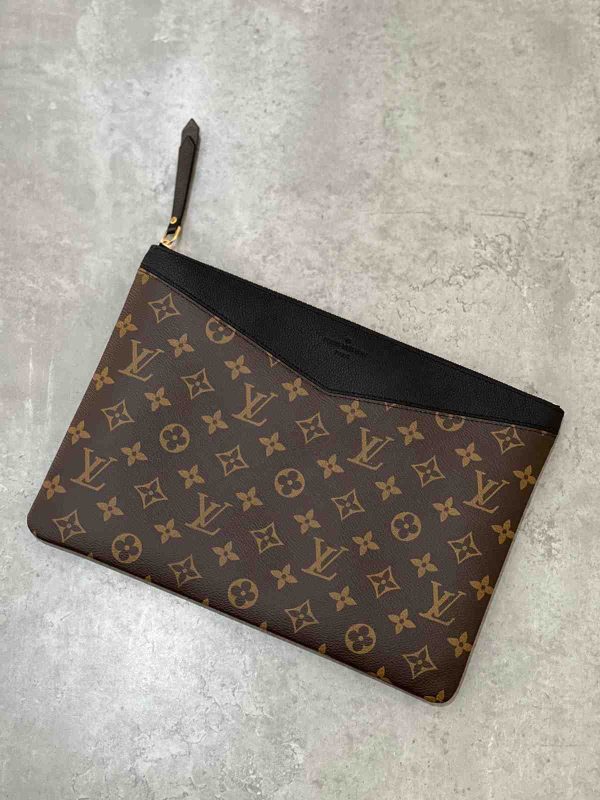 Louis Vuitton Daily Pouch Monogram Canvas Noir - Image 3