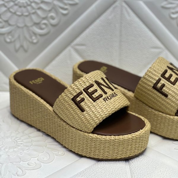 Fendi Women's White Sunshine Slides Platform - Image 3
