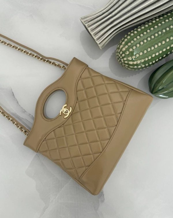 Chanel 31 Shopping Bag - Image 5