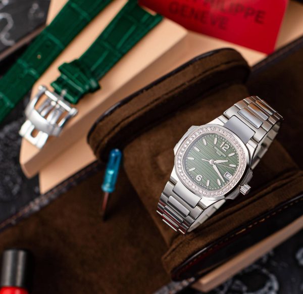Patek Philippe Nautilus Ladies 7118/1200 - Image 8