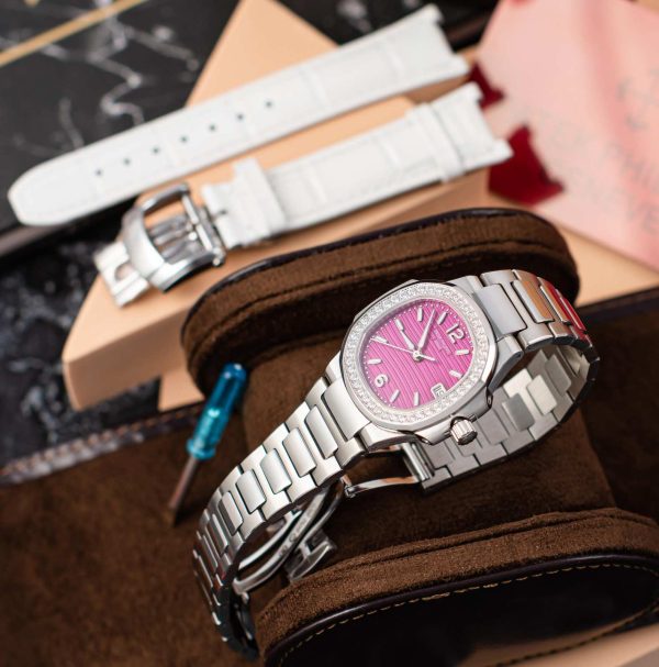 Patek Philippe Nautilus Ladies 7118/1200 - Image 9