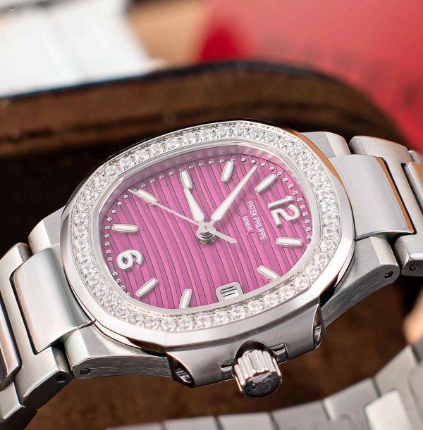 Patek Philippe Nautilus Ladies 7118/1200 - Image 2