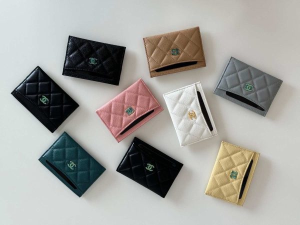 Chanel 19 Card Wallet Interlocking CC Logo