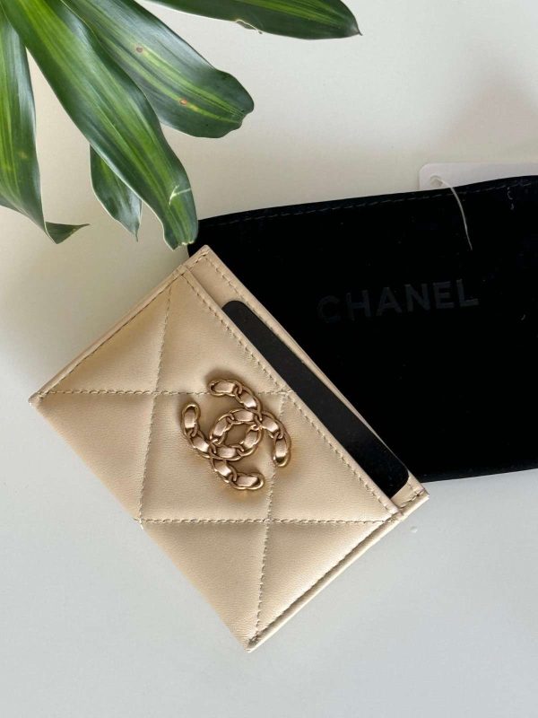 Chanel 19 Card Wallet Interlocking CC Logo - Image 15