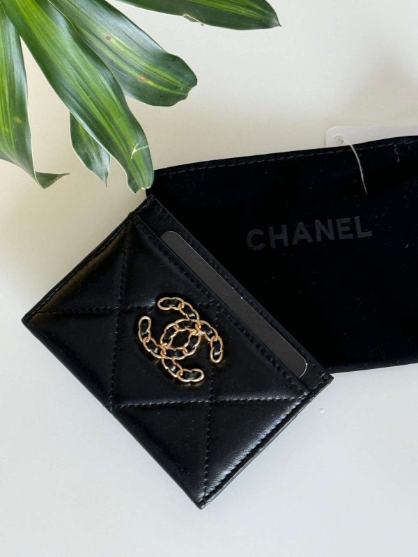 Chanel 19 Card Wallet Interlocking CC Logo - Image 19