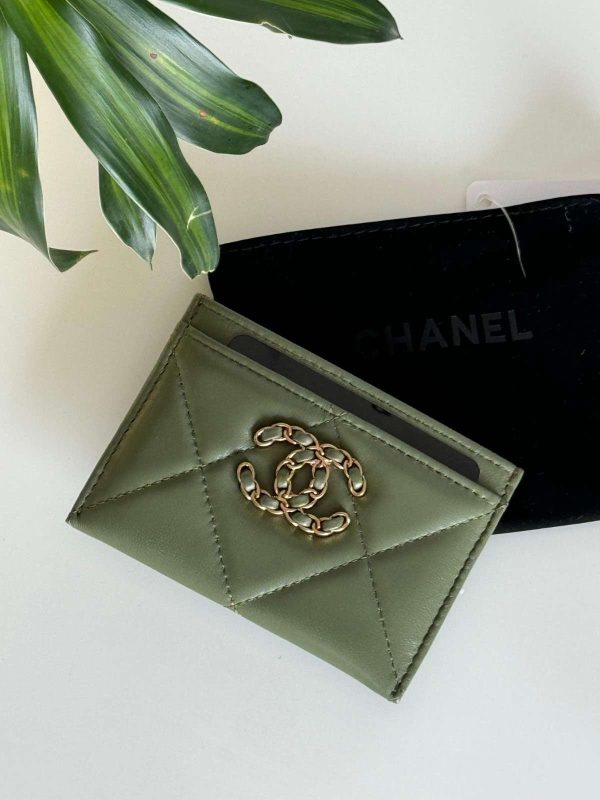 Chanel 19 Card Wallet Interlocking CC Logo - Image 13