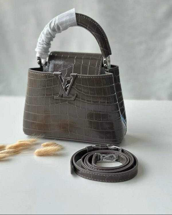 Louis Vuitton Capucines Crocodile Handbag - Image 11