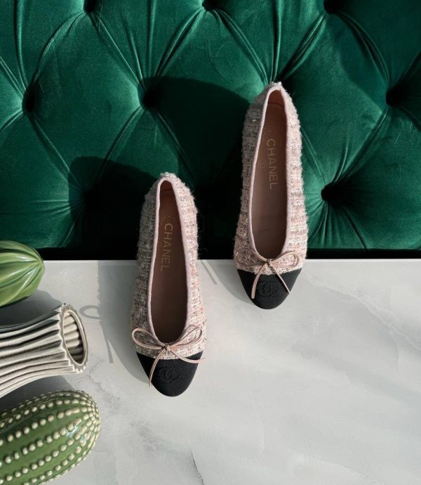Chanel  Glittered Tweed Grosgrain Cap Toe Ballet Flats Beige Ecru Black - Image 5