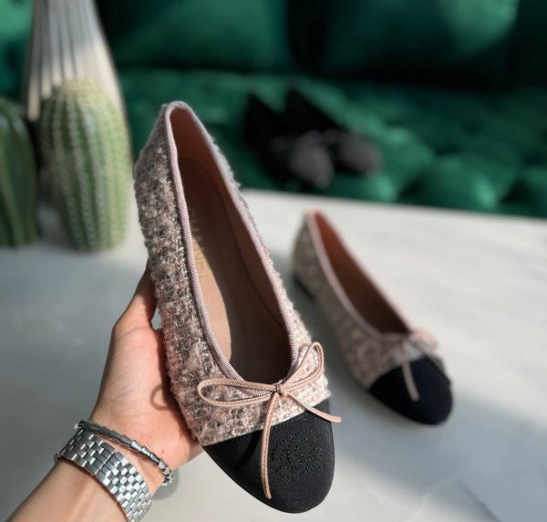 Chanel  Glittered Tweed Grosgrain Cap Toe Ballet Flats Beige Ecru Black - Image 2