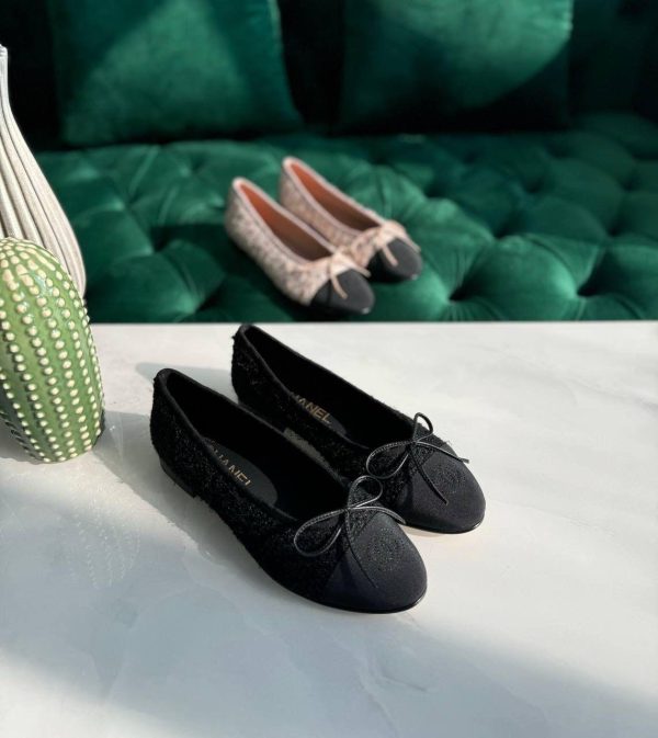 Chanel  Glittered Tweed Grosgrain Cap Toe Ballet Flats Beige Ecru Black - Image 4
