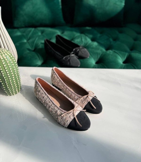 Chanel  Glittered Tweed Grosgrain Cap Toe Ballet Flats Beige Ecru Black - Image 7