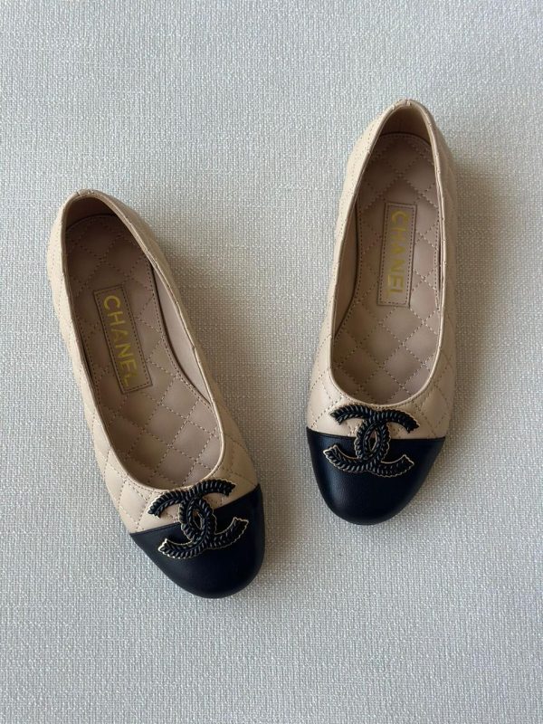Chanel ballet flat burgundy quilted lambskin large black cc logo - Image 6