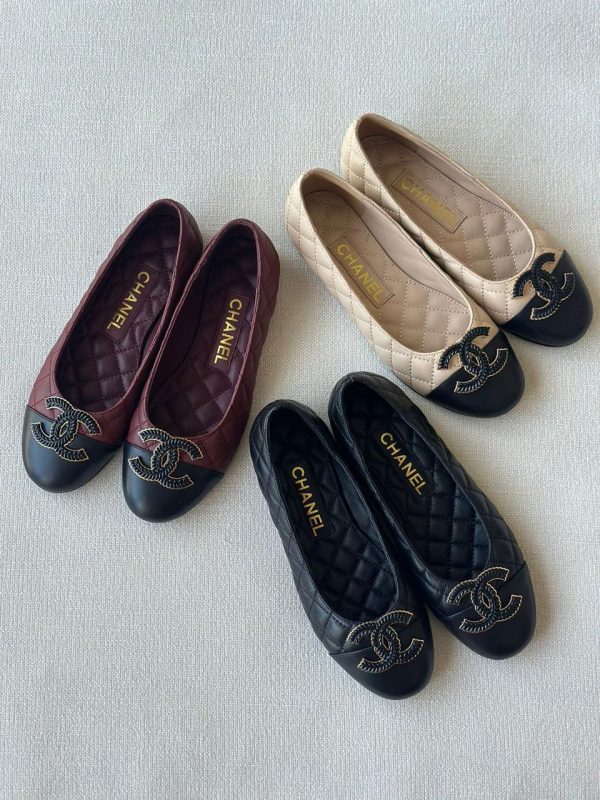 Chanel ballet flat burgundy quilted lambskin large black cc logo