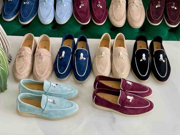 loro piana summer walk woman​