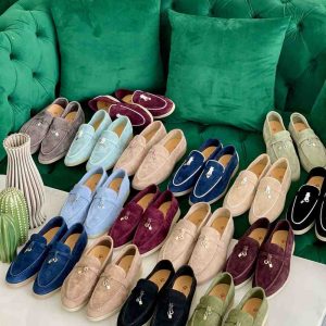 loro piana summer walk woman​