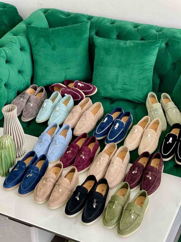 loro piana summer walk woman​