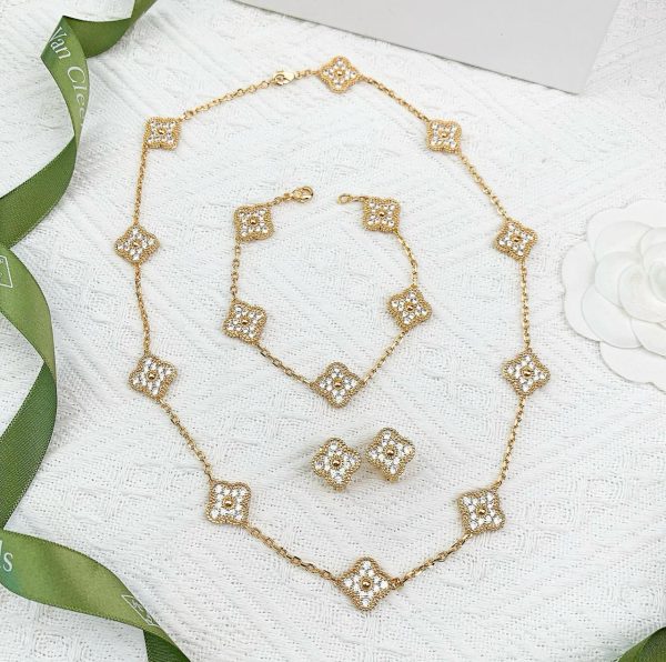 Van Cleef Necklace Set For Women - Image 12