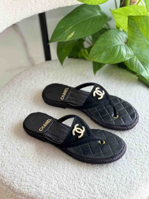 chanel thong sandals black
