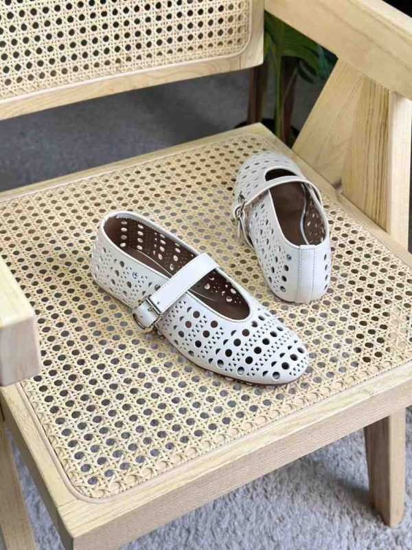 Alaïa vienna leather ballerina flats white