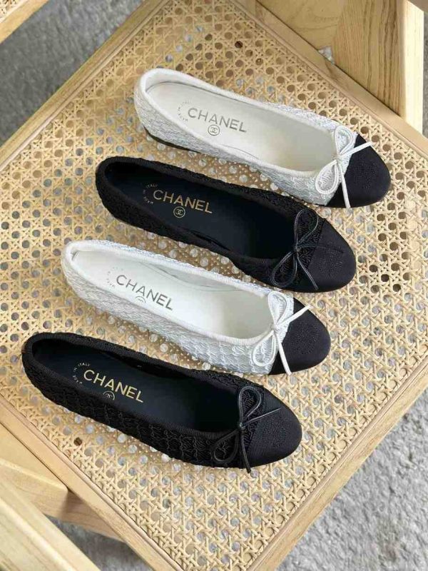 Chanel tweed ballet flats white