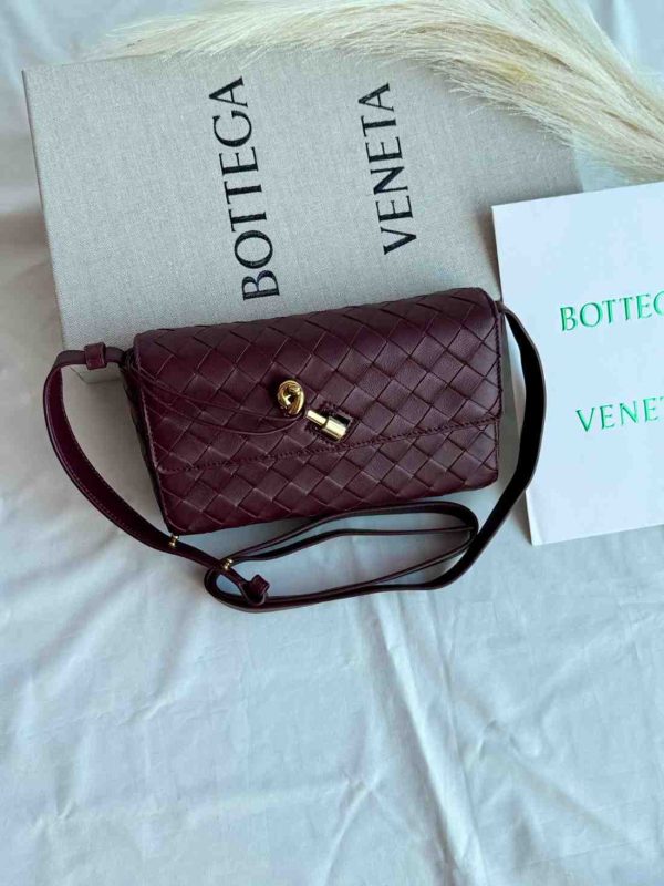 bottega veneta clutch mini maroon colour