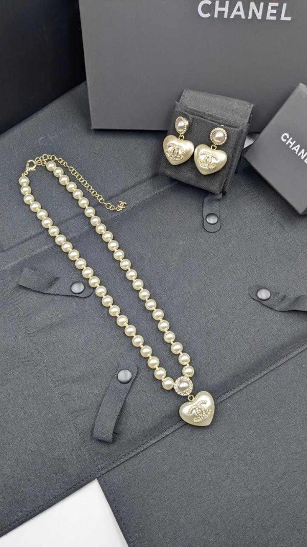 chanel heart necklace