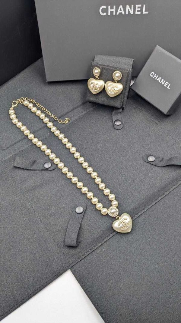 chanel heart necklace