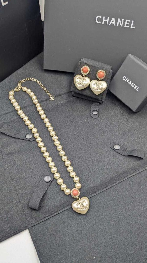 chanel heart necklace