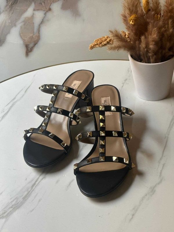 valentino garavani rockstud sandals black & gold