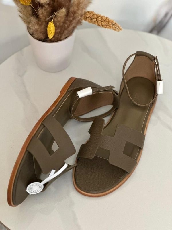 Hermes santorini sandal etoupe