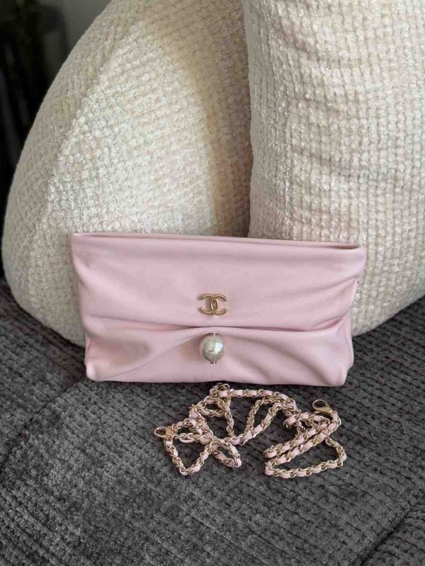Chanel pearl clutch with chain pink