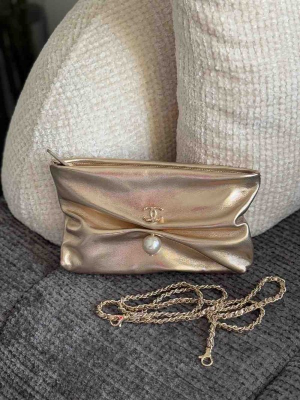 Chanel pearl clutch with chain golden