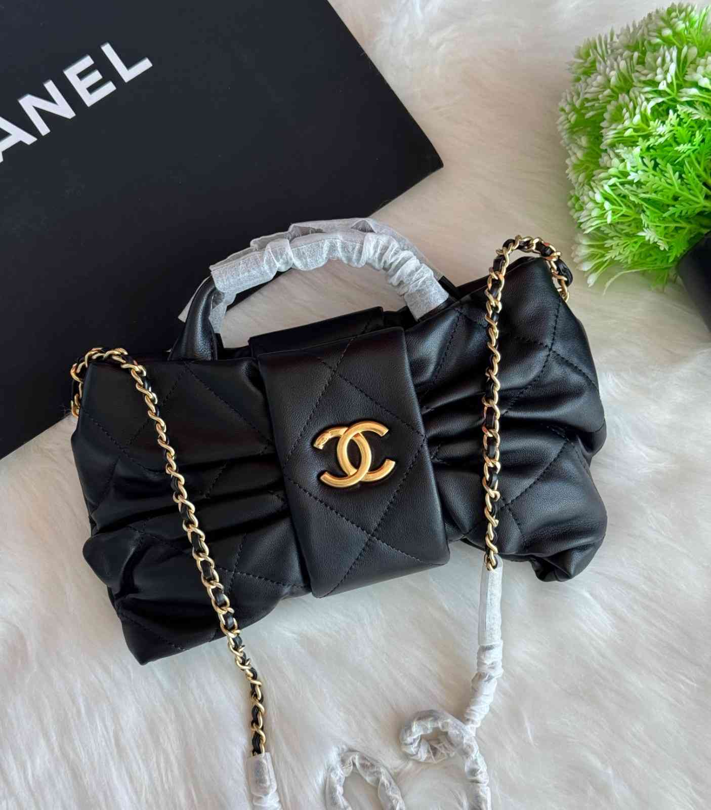 Chanel Bow Bag Shiny Lambskin & Gold-Tone Metal black