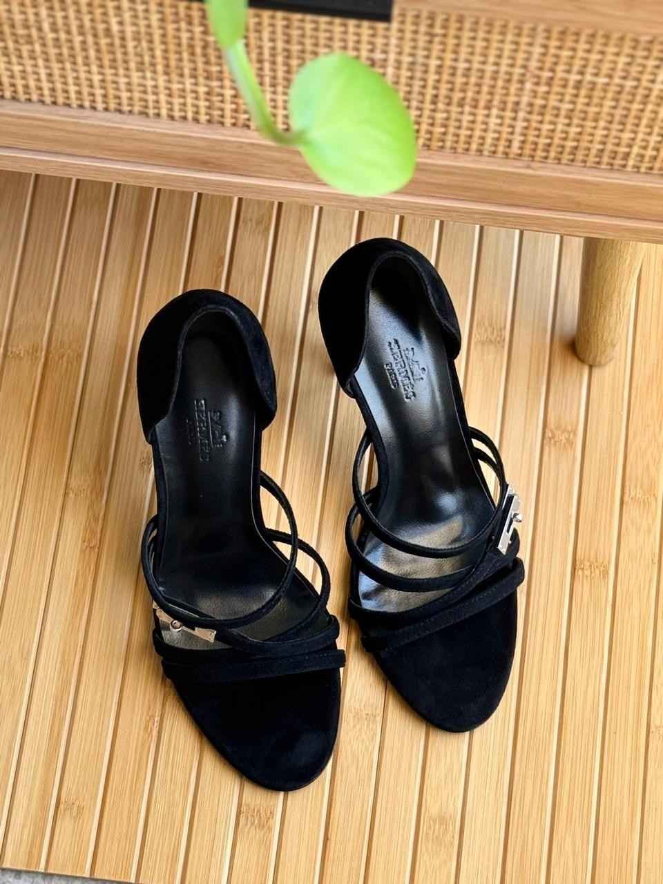 Hermes lipstick 105 sandals black