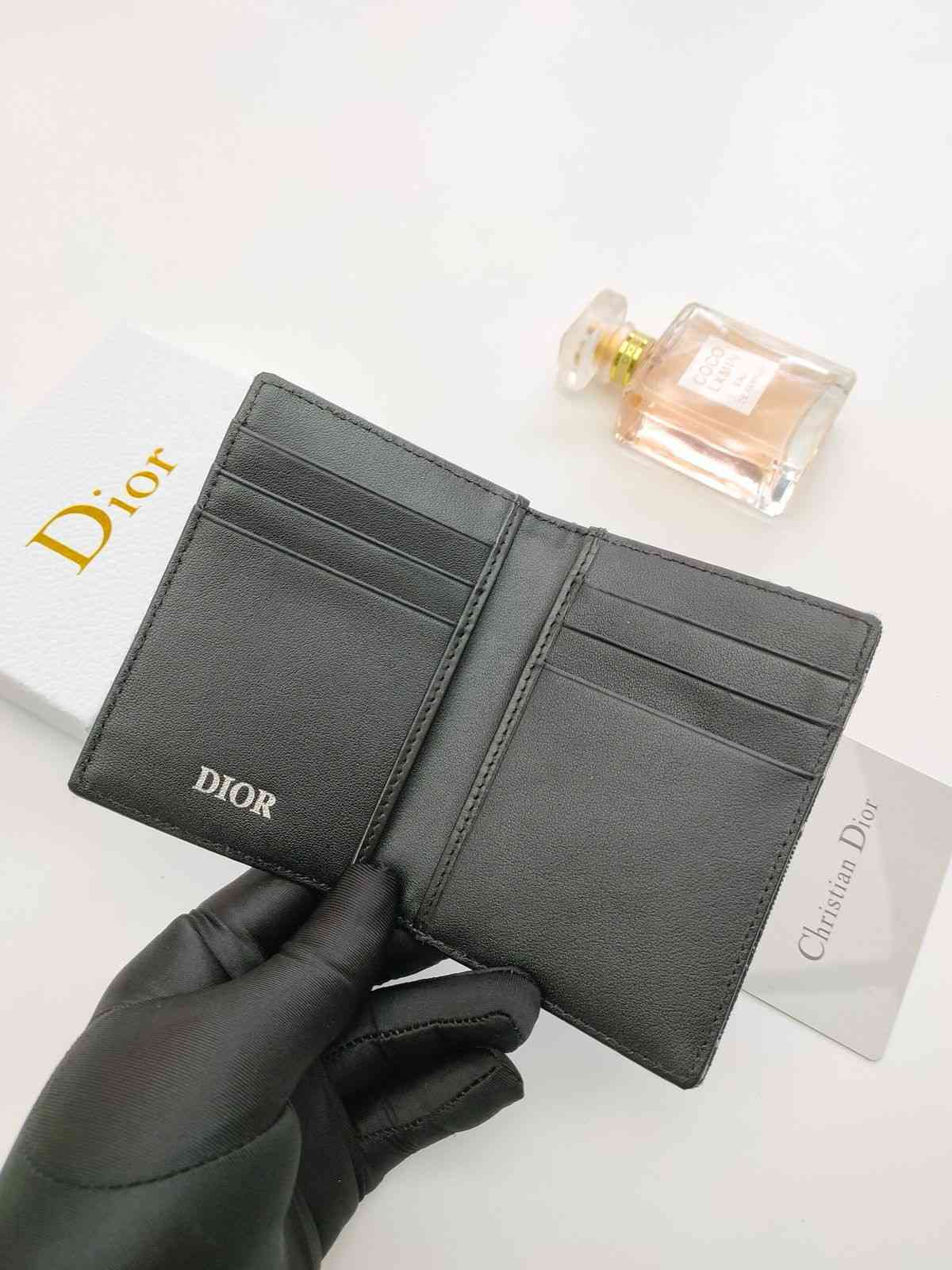 Dior saddle card holder